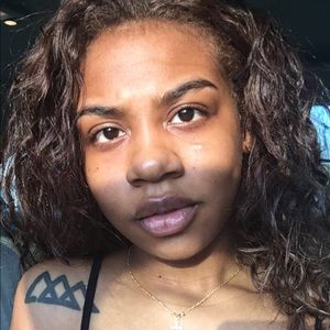 Meet your Posher, Caralyn